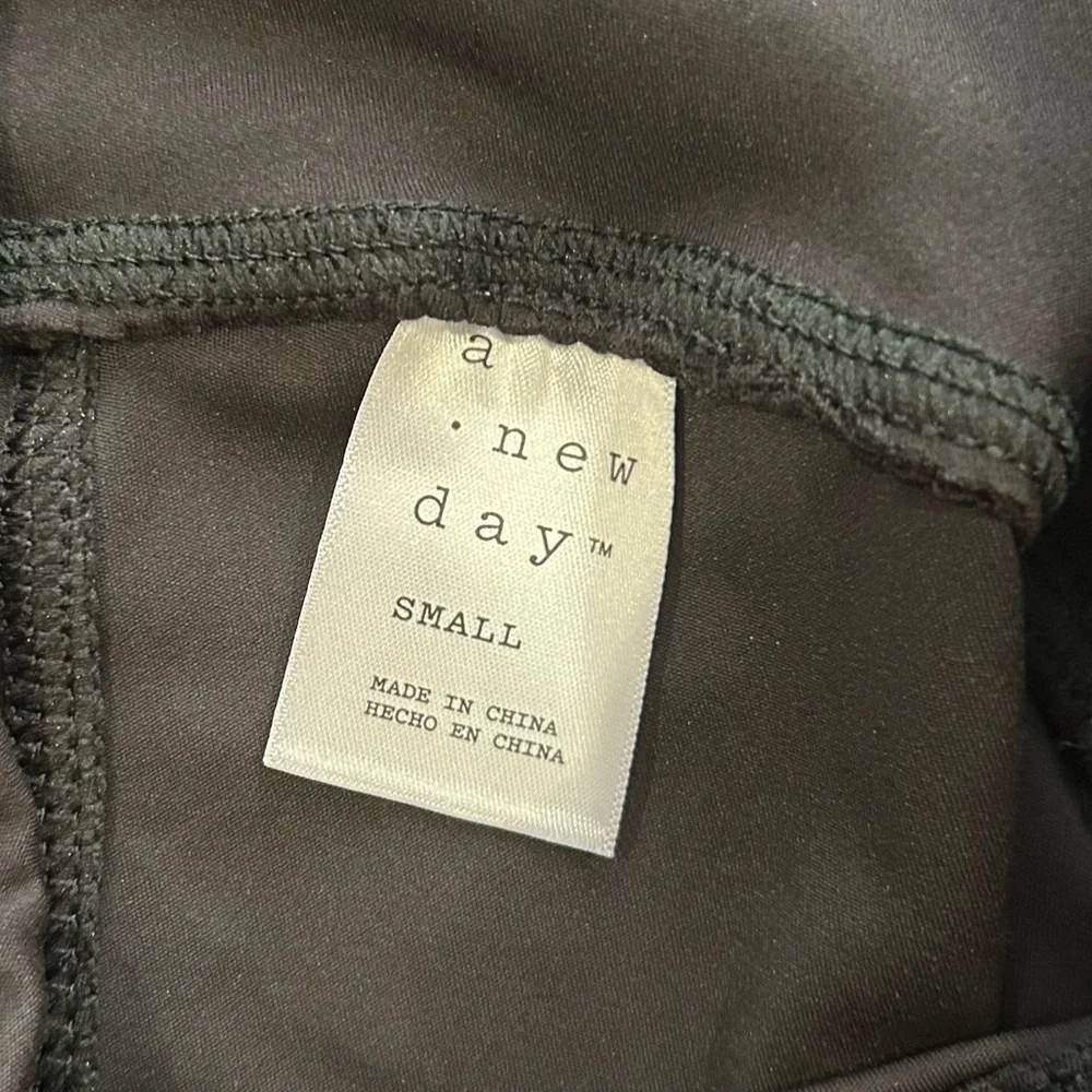 NWOT‎ Small A New Day Black Cropped Leggings